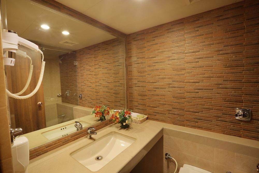 Abbott Hotel Navi Mumbai Eksteriør billede