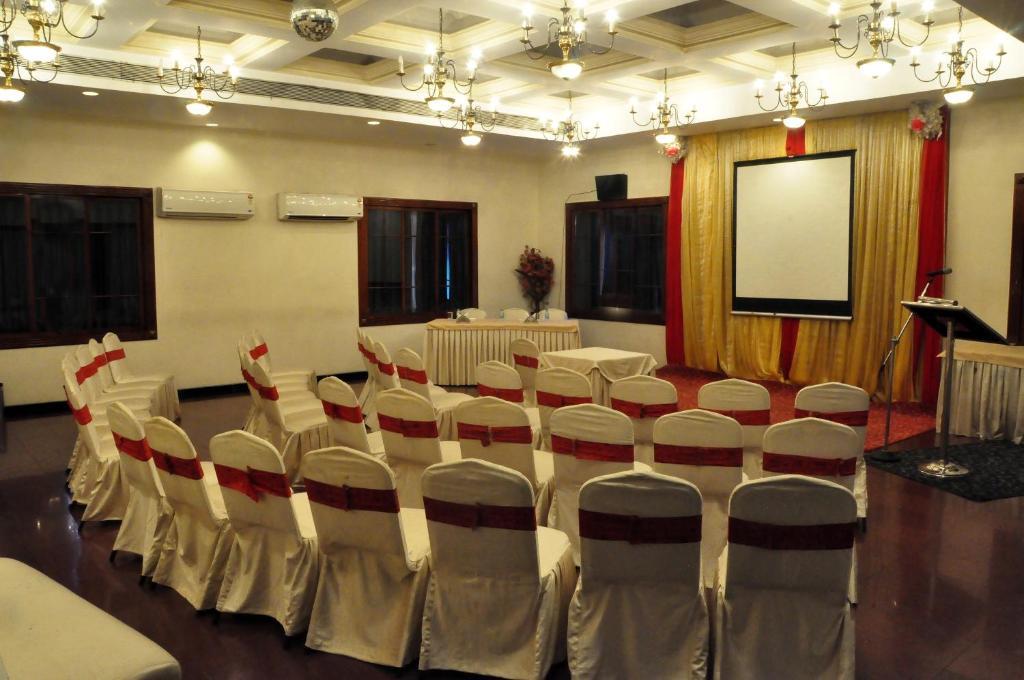 Abbott Hotel Navi Mumbai Eksteriør billede