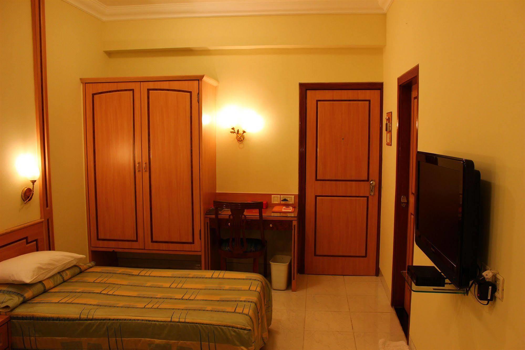Abbott Hotel Navi Mumbai Eksteriør billede