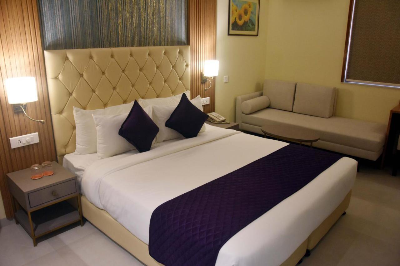 Abbott Hotel Navi Mumbai Eksteriør billede