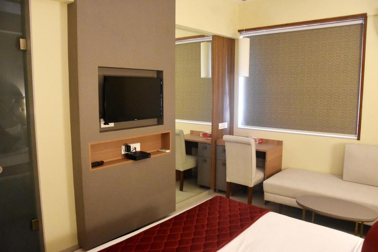 Abbott Hotel Navi Mumbai Eksteriør billede